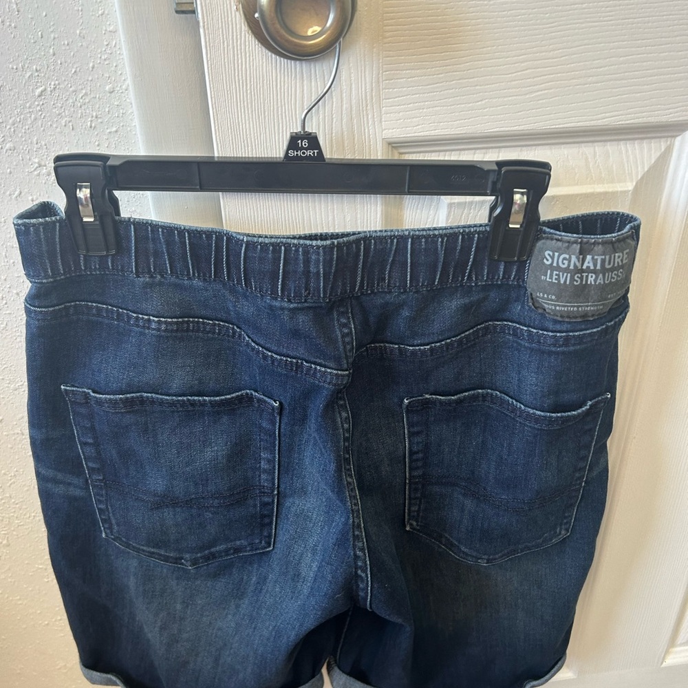 Signature Levis Bermuda Shorts - Picture 2 of 7